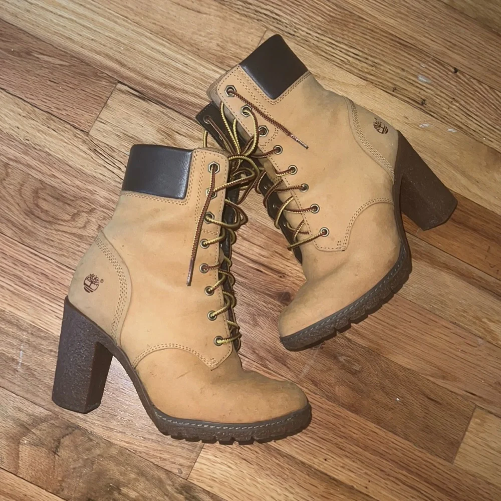 Timberland 5.5 women’s work boots nyc style laced up euc heeled - Picture 1 of 7